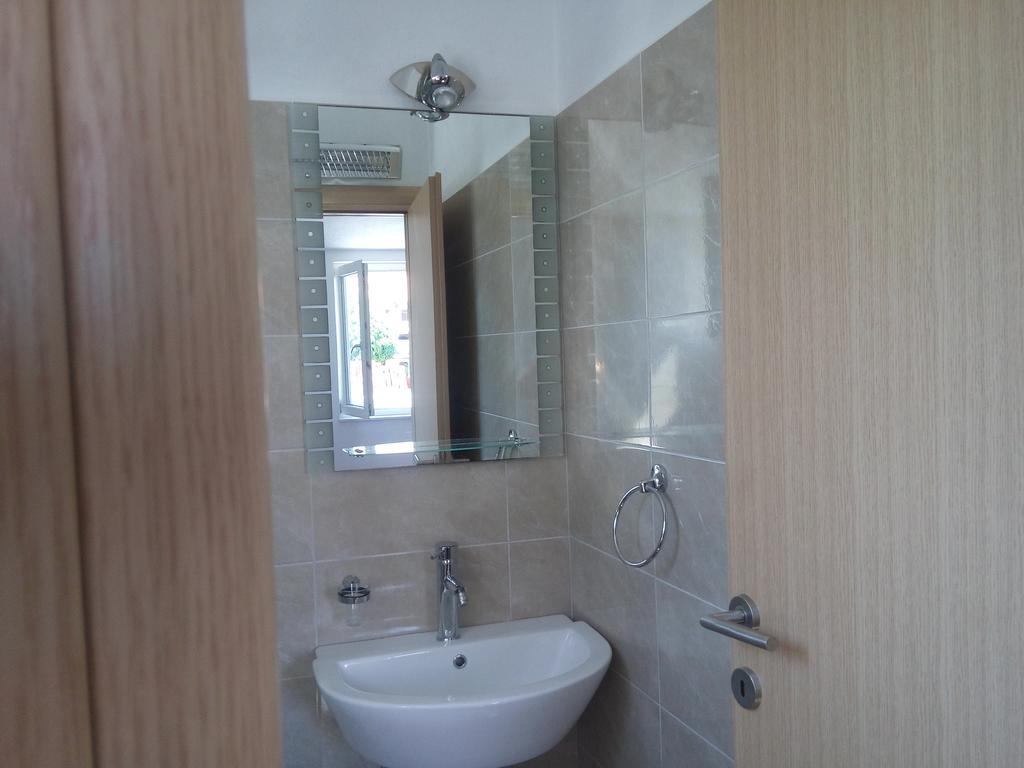 Adriatic Rose Apartment Turanj Esterno foto